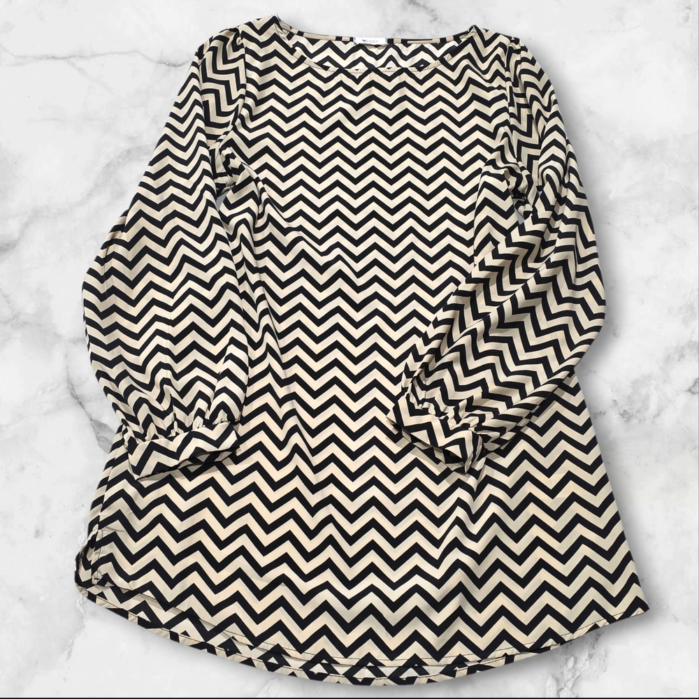 Everly Long Sleeve Woman's Chevron Dress Size Medium (M) A118